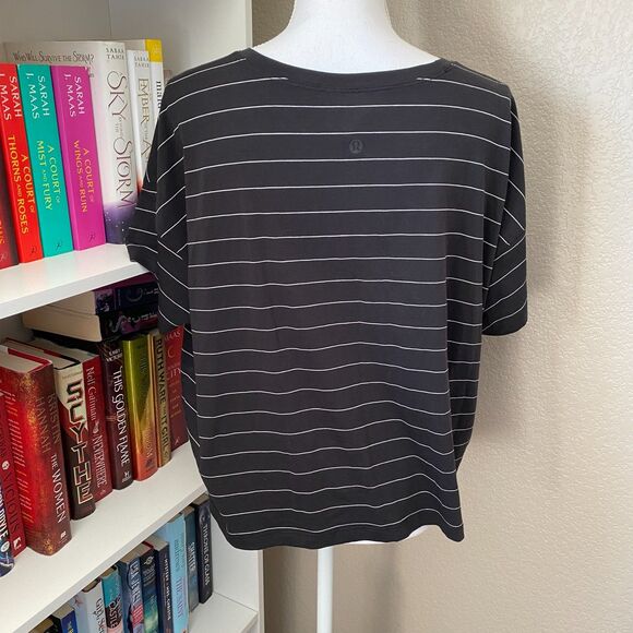 LULULEMON Cates Short Serve Stripe Black White Top Size 14 - Picture 3 of 8
